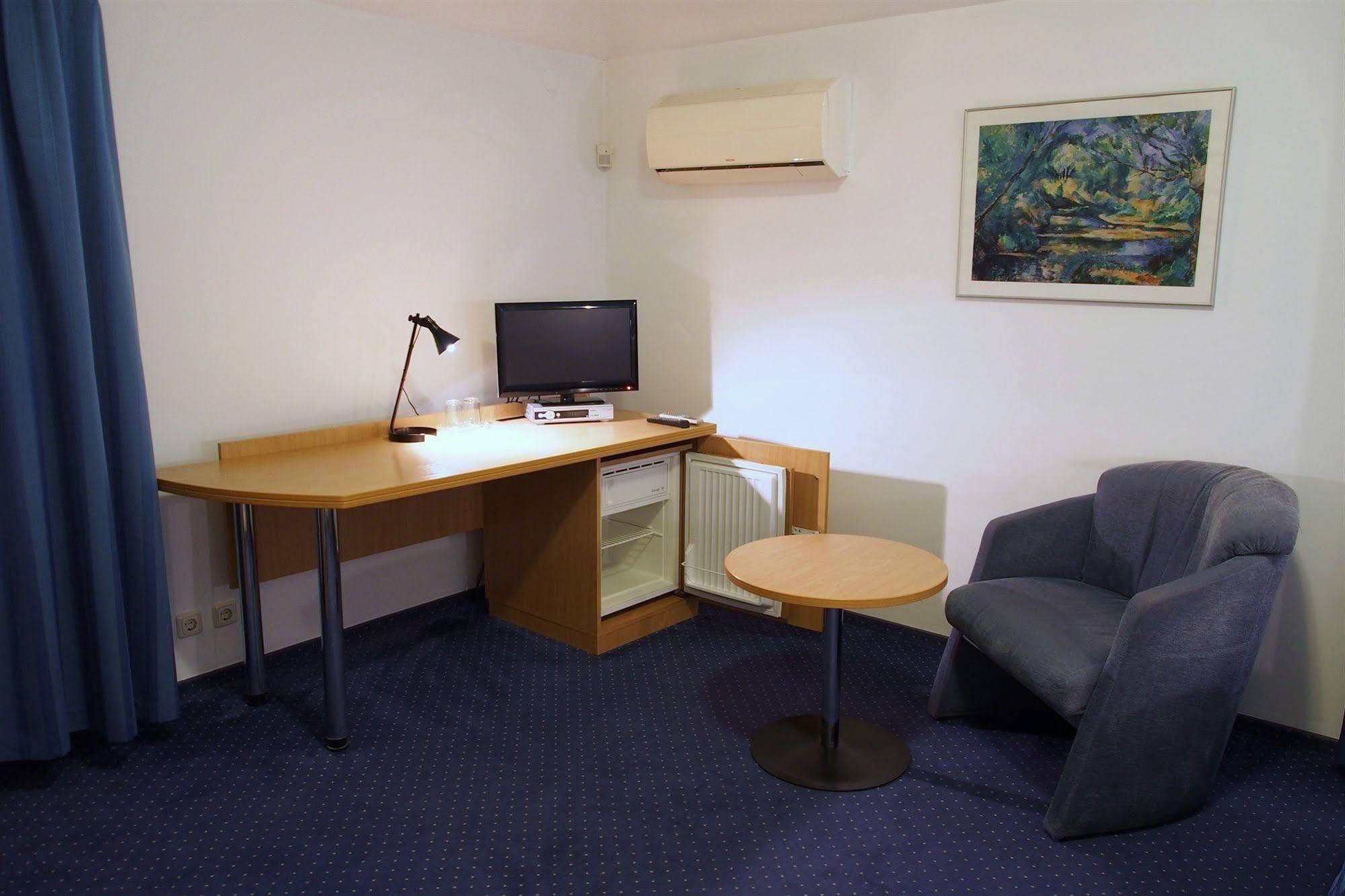 Telecom Guest Hotel Vilnius Bagian luar foto